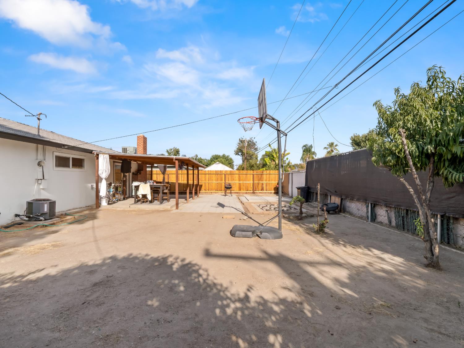 2984 E Norwich Ave, Fresno, CA 93726