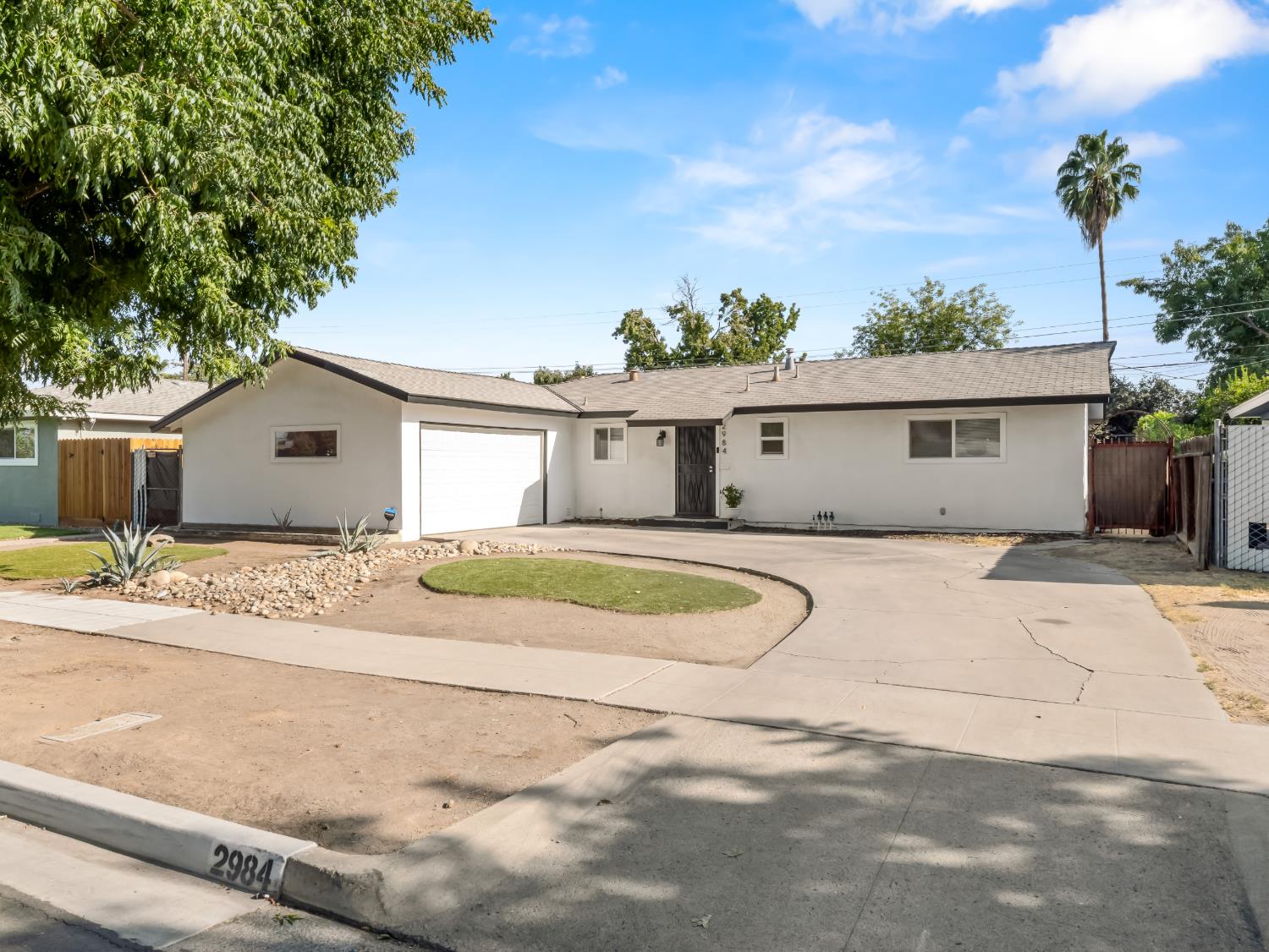 2984 E Norwich Ave, Fresno, CA 93726