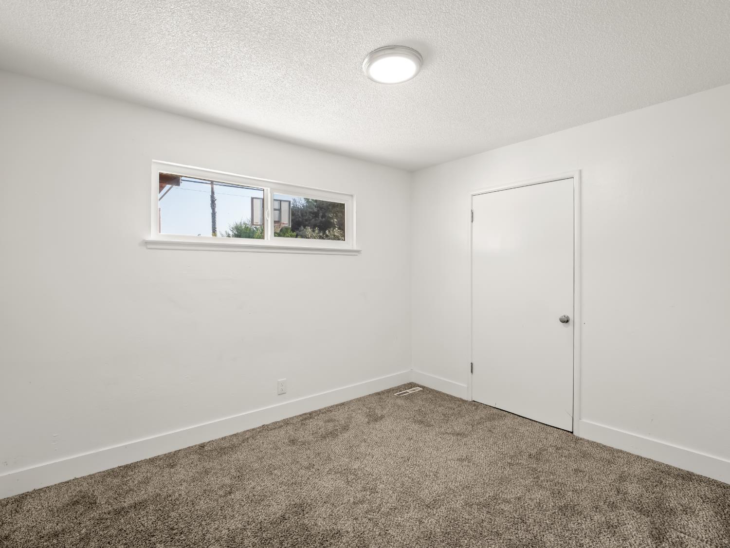 2984 E Norwich Ave, Fresno, CA 93726