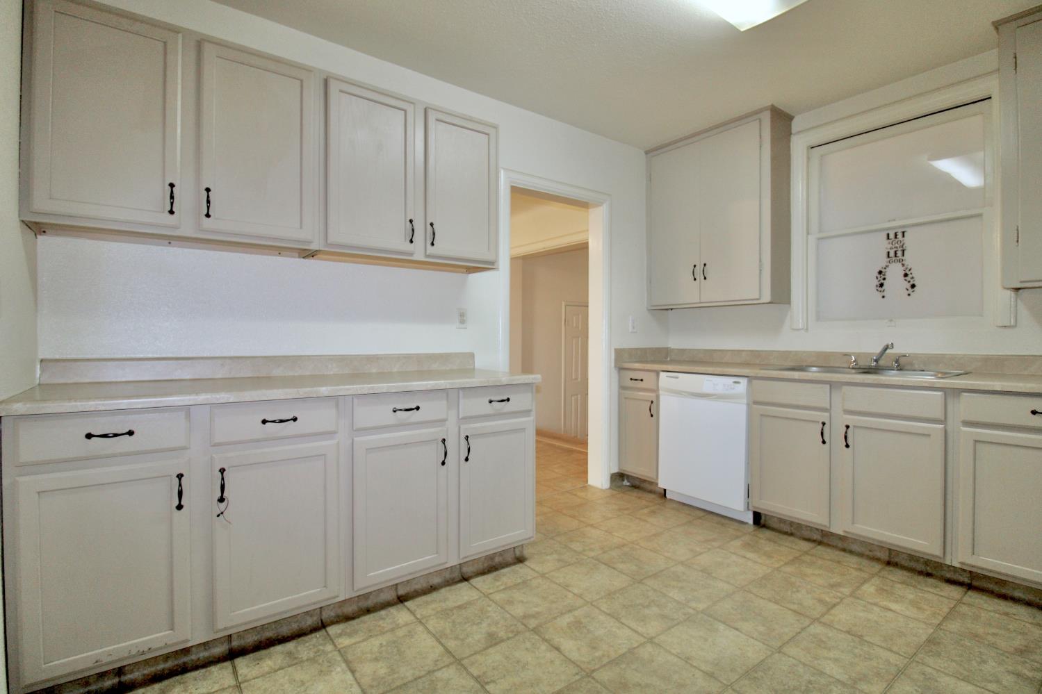 4777 E Hedges Ave, Fresno, CA 93703