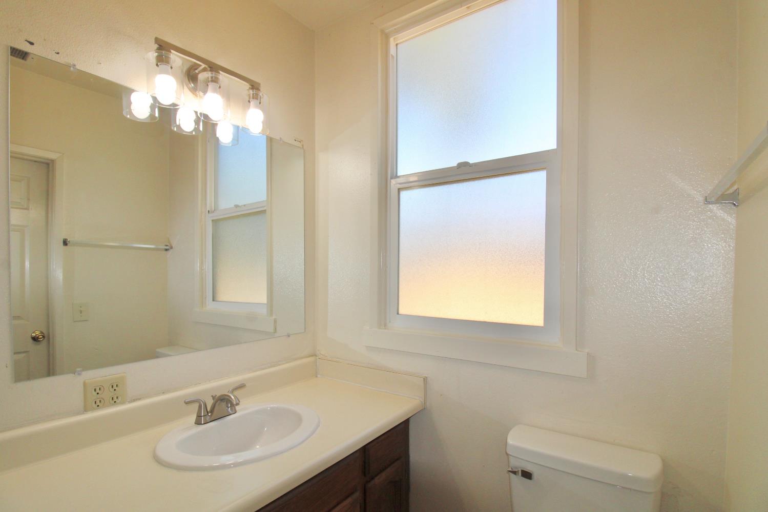 4777 E Hedges Ave, Fresno, CA 93703