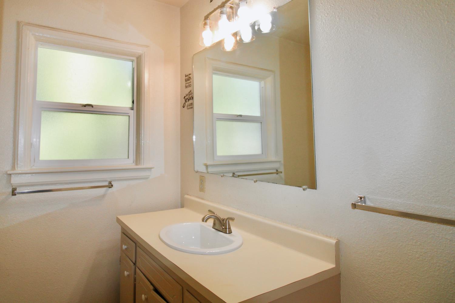 4777 E Hedges Ave, Fresno, CA 93703