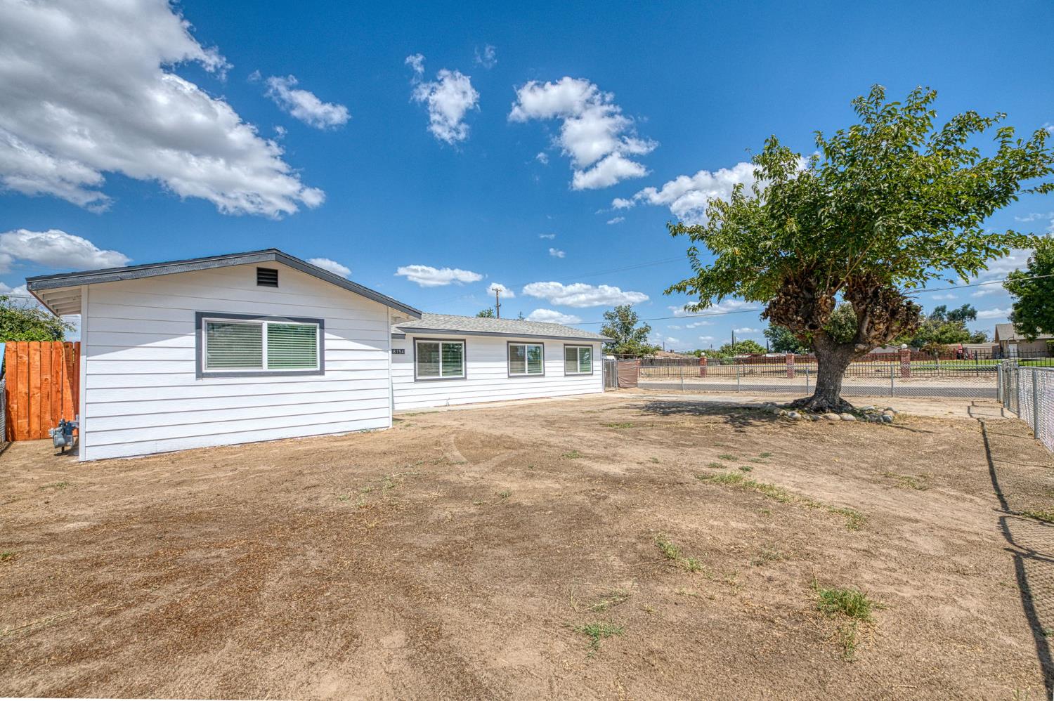 8754 E Ostler St, Selma, CA 93662