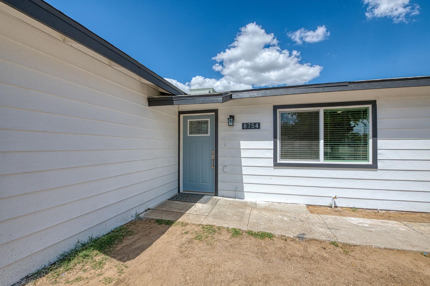 8754 E Ostler St, Selma, CA 93662