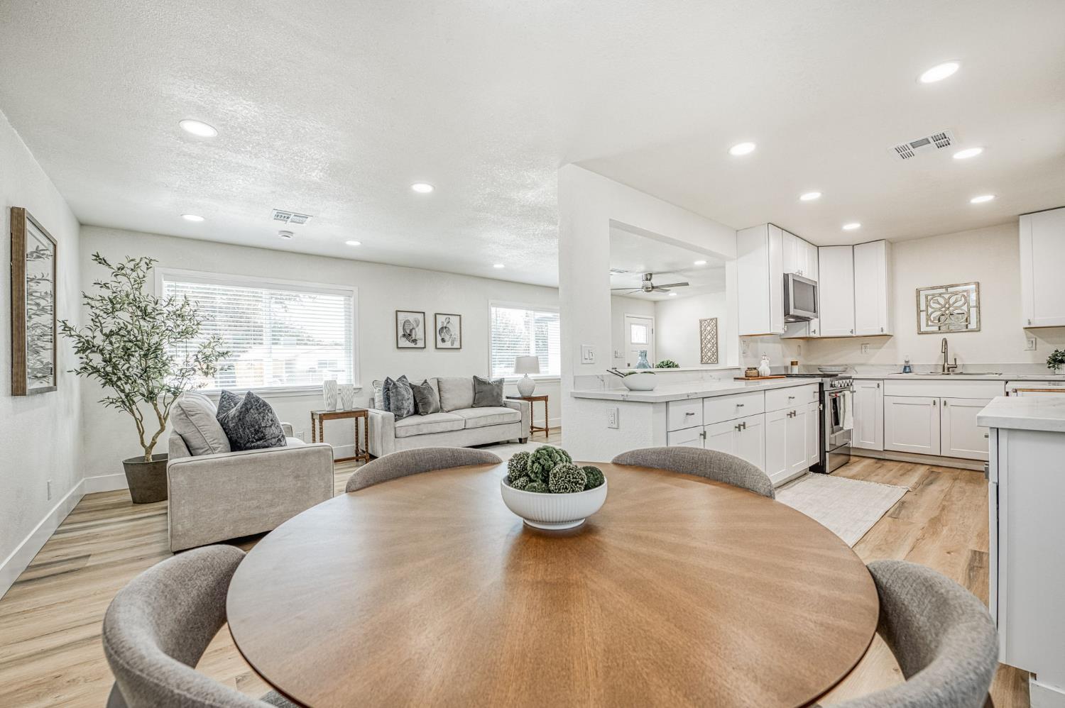 8754 E Ostler St, Selma, CA 93662