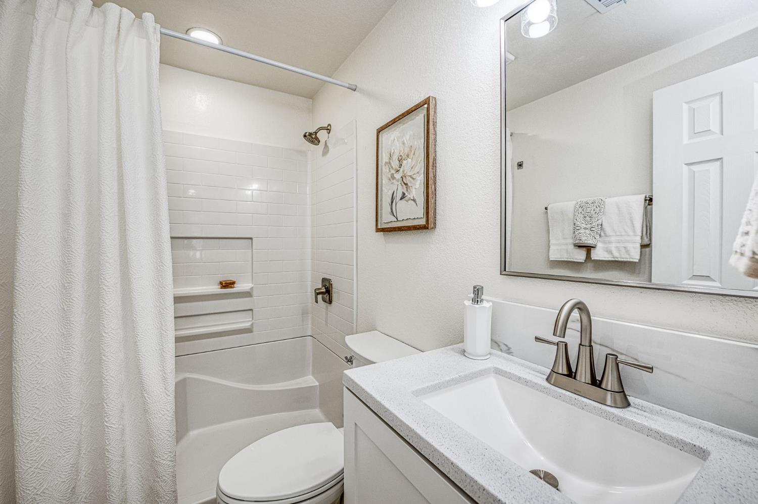 8754 E Ostler St, Selma, CA 93662