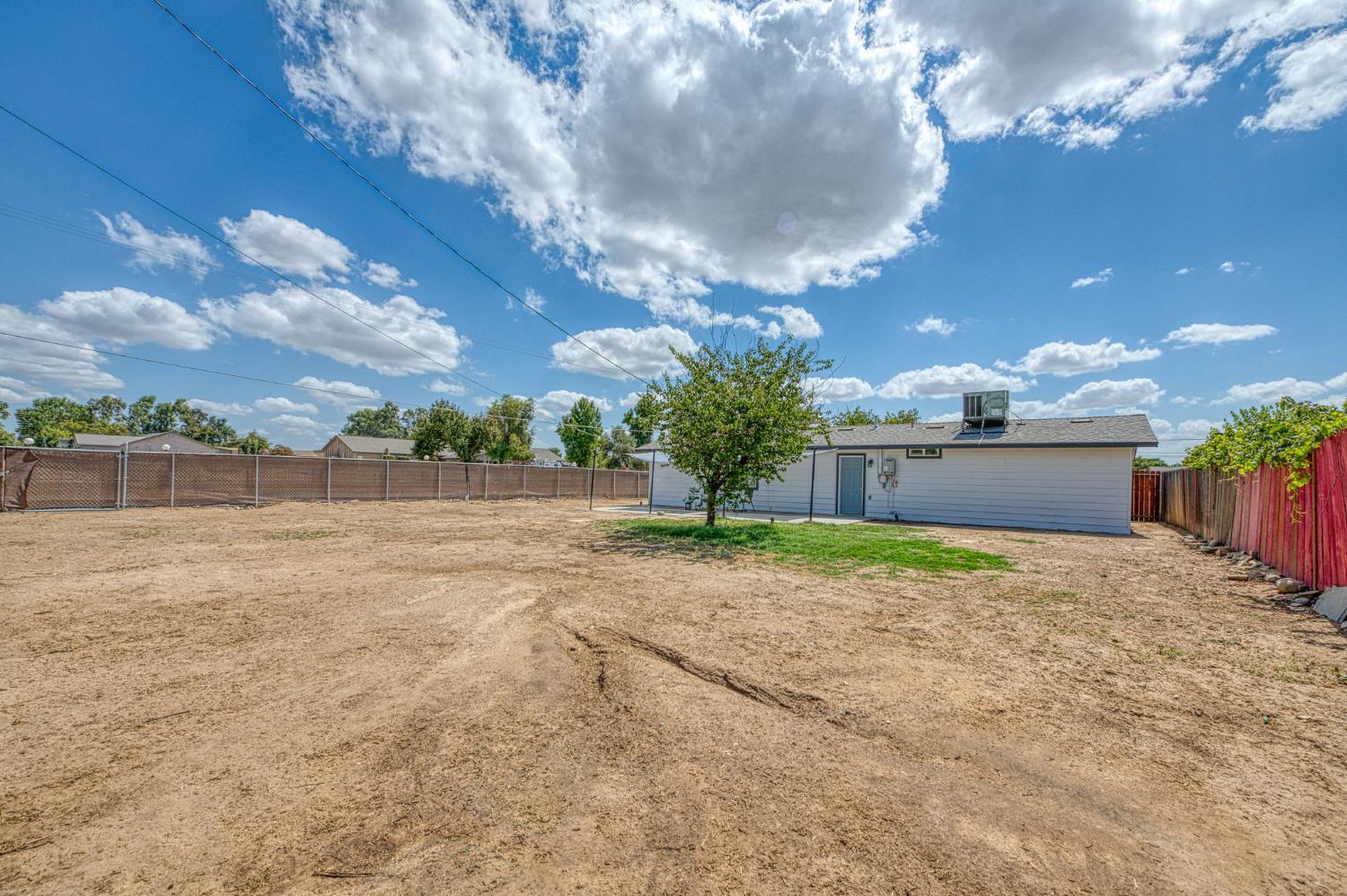 8754 E Ostler St, Selma, CA 93662