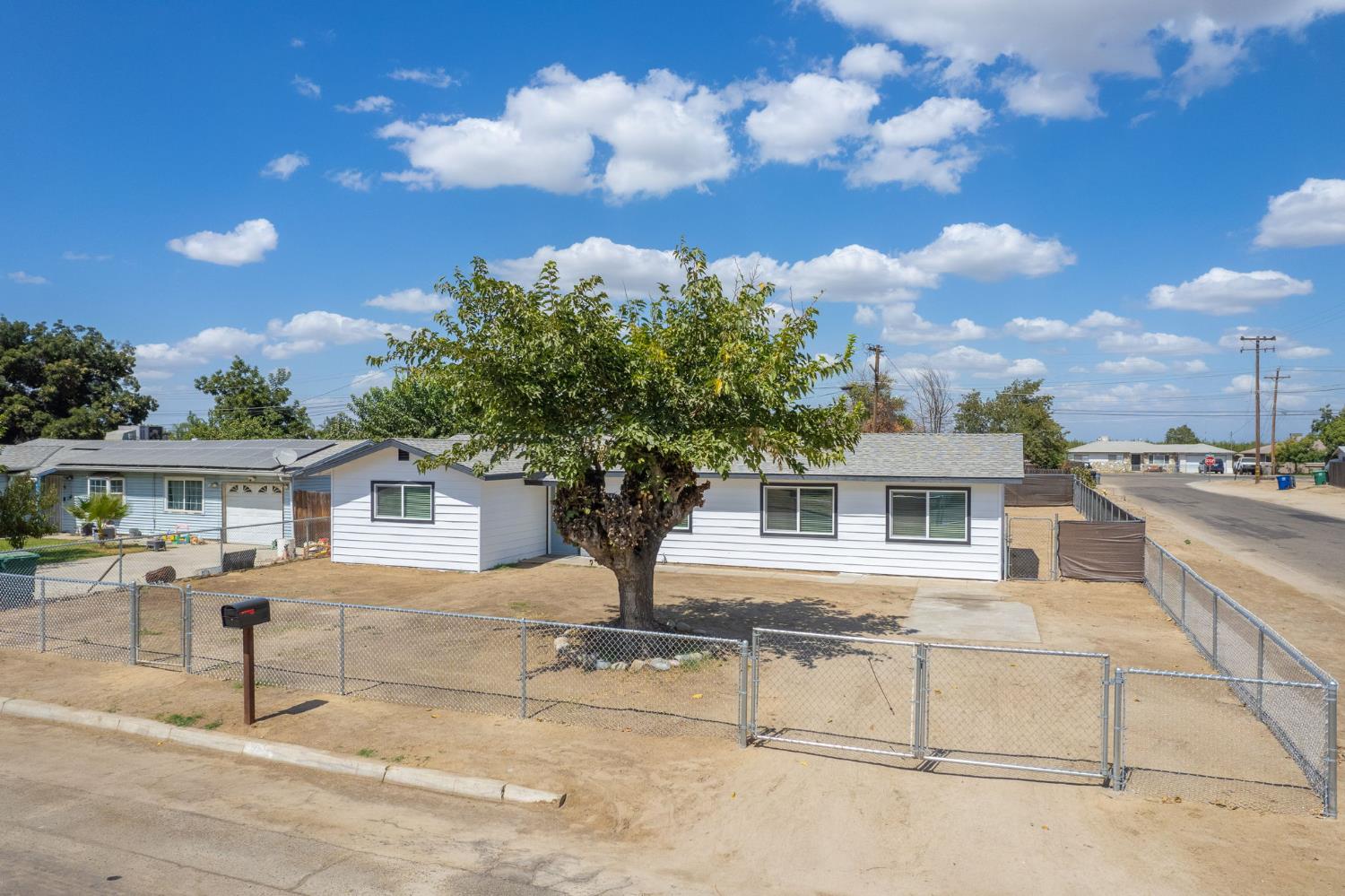 8754 E Ostler St, Selma, CA 93662