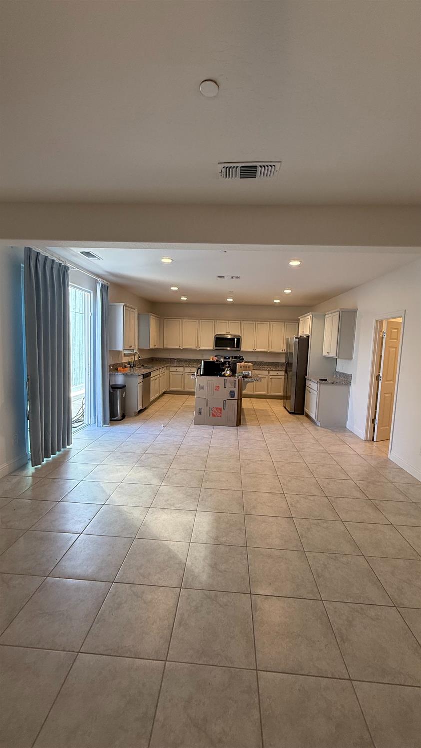 2044 Edwards St, Los Banos, CA 93635