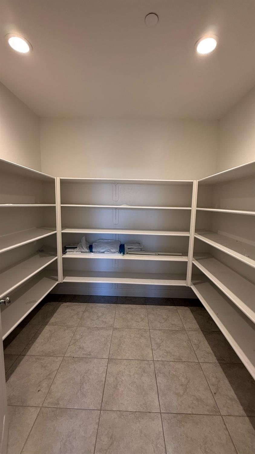 2044 Edwards St, Los Banos, CA 93635