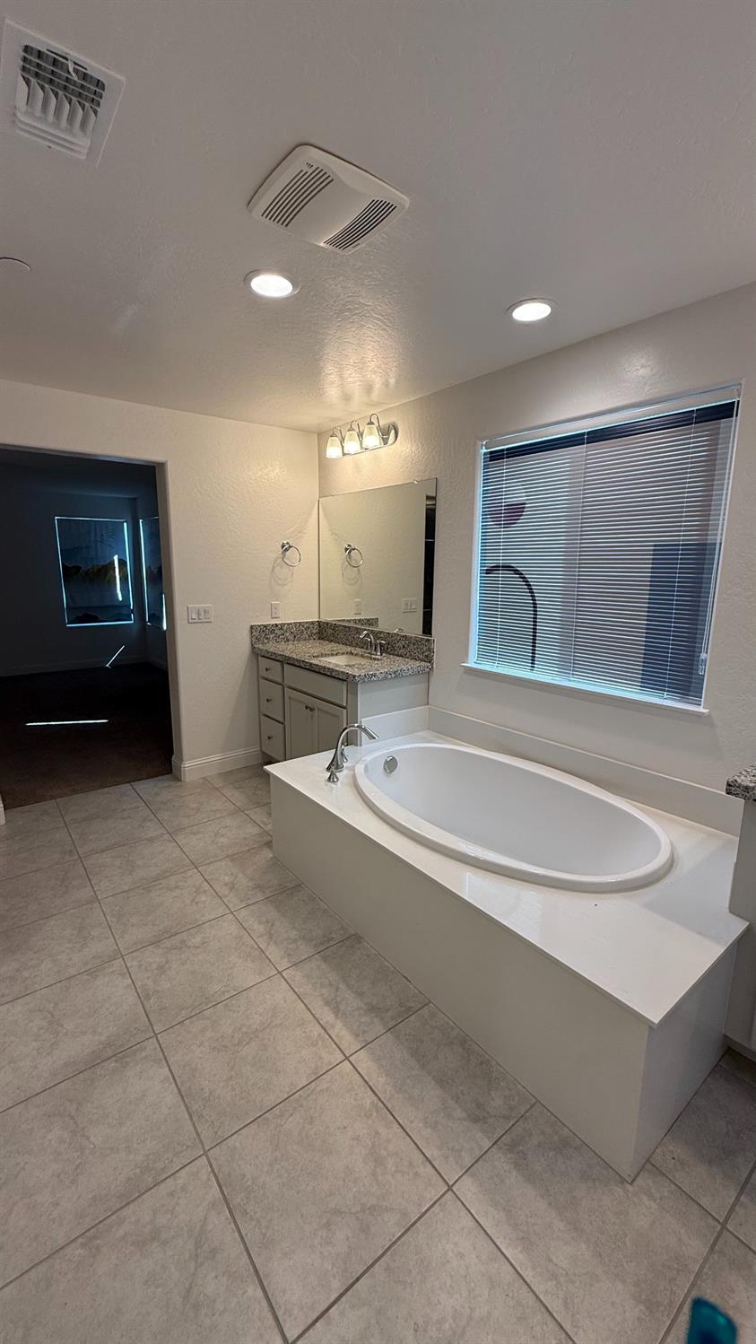 2044 Edwards St, Los Banos, CA 93635
