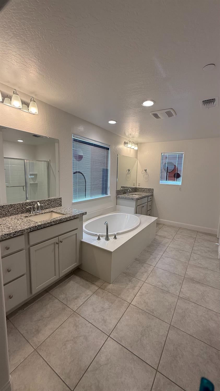 2044 Edwards St, Los Banos, CA 93635