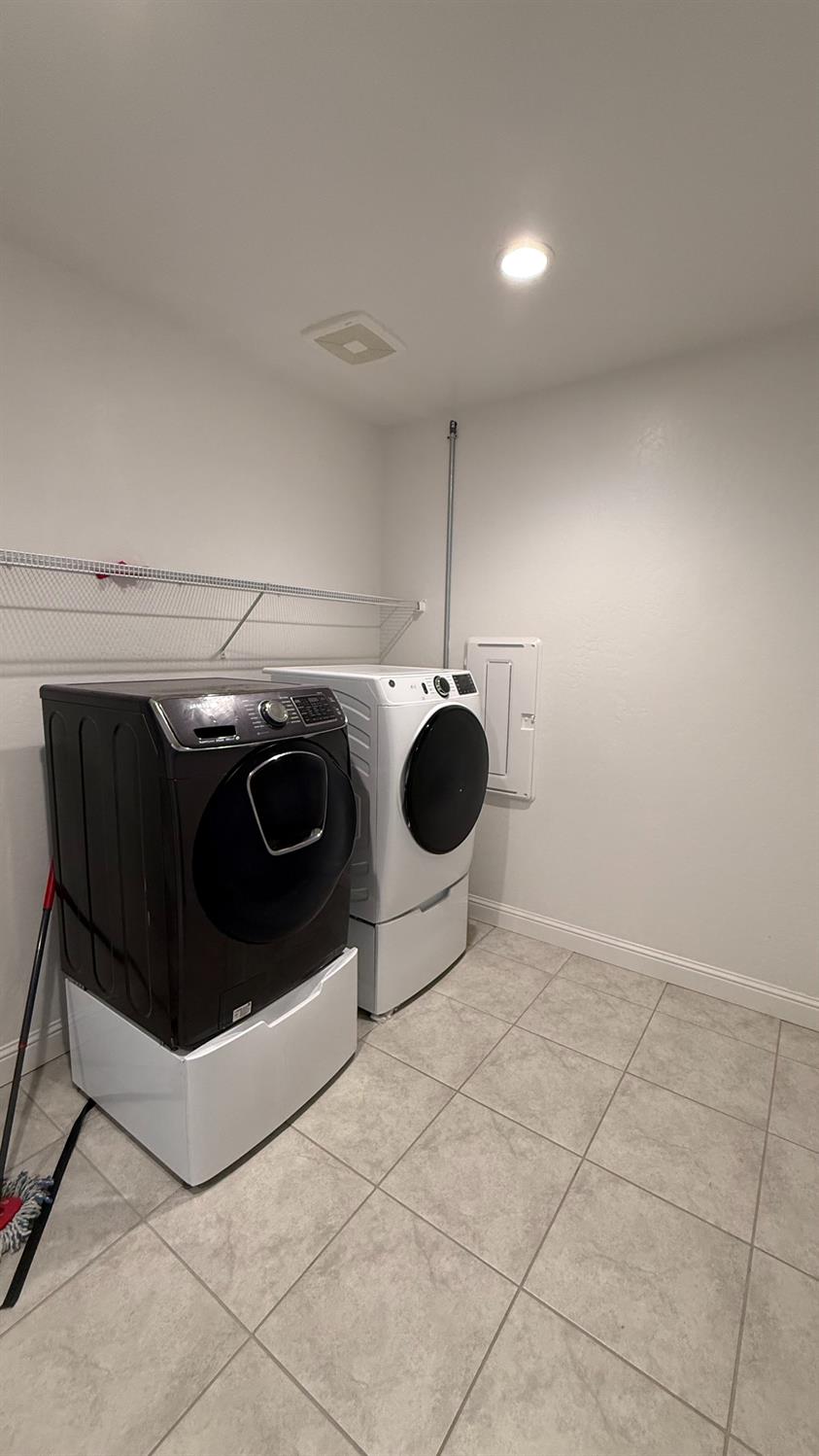2044 Edwards St, Los Banos, CA 93635