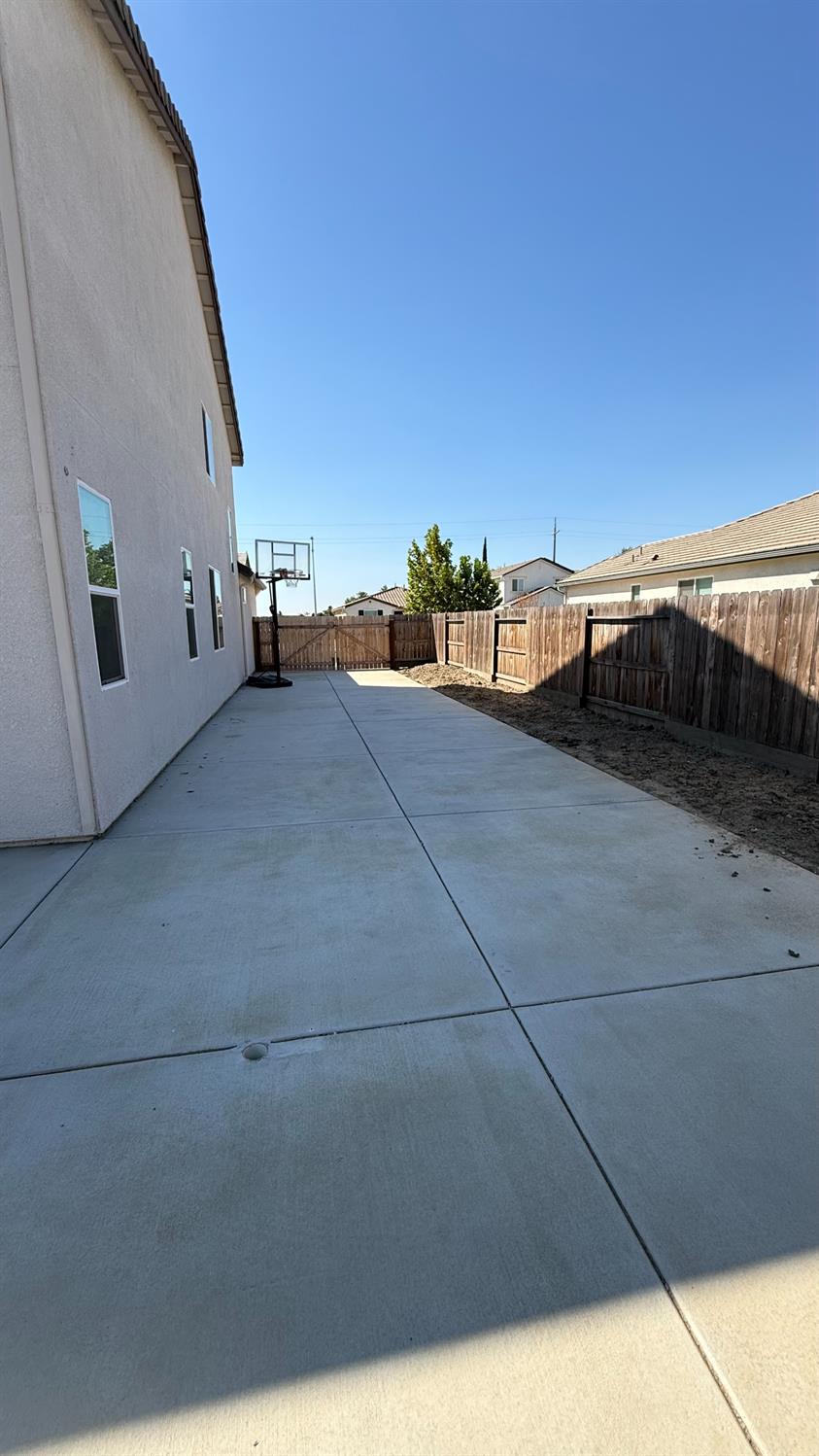 2044 Edwards St, Los Banos, CA 93635