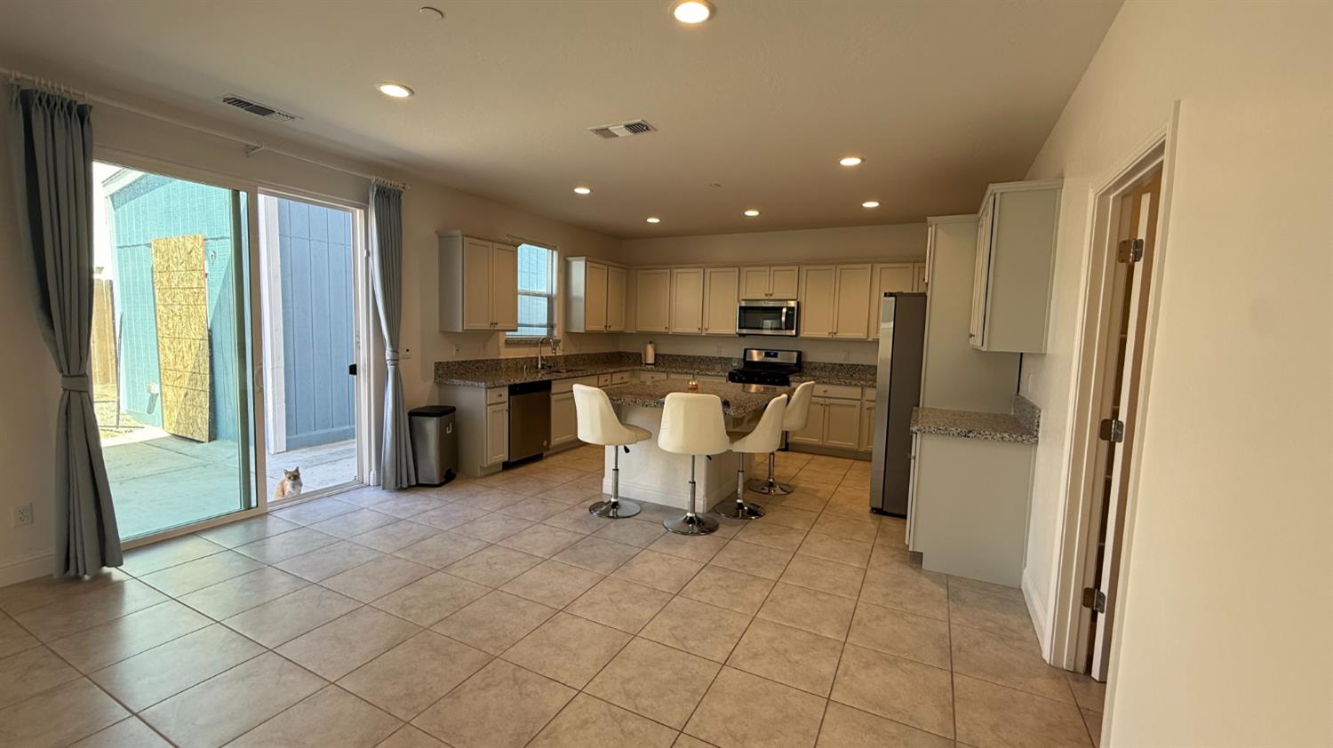 2044 Edwards St, Los Banos, CA 93635