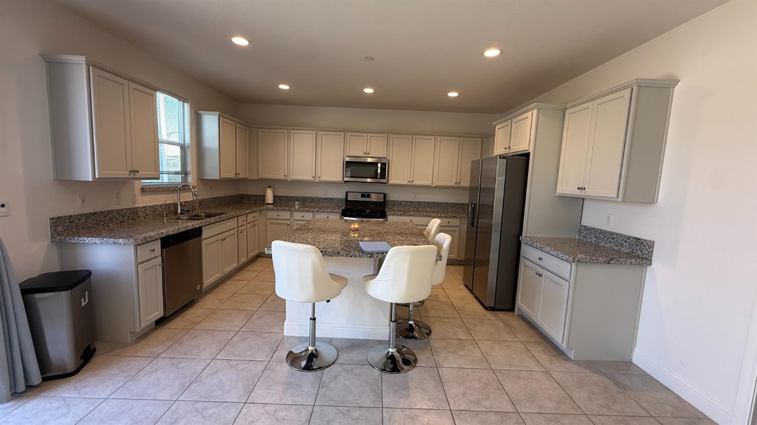 2044 Edwards St, Los Banos, CA 93635
