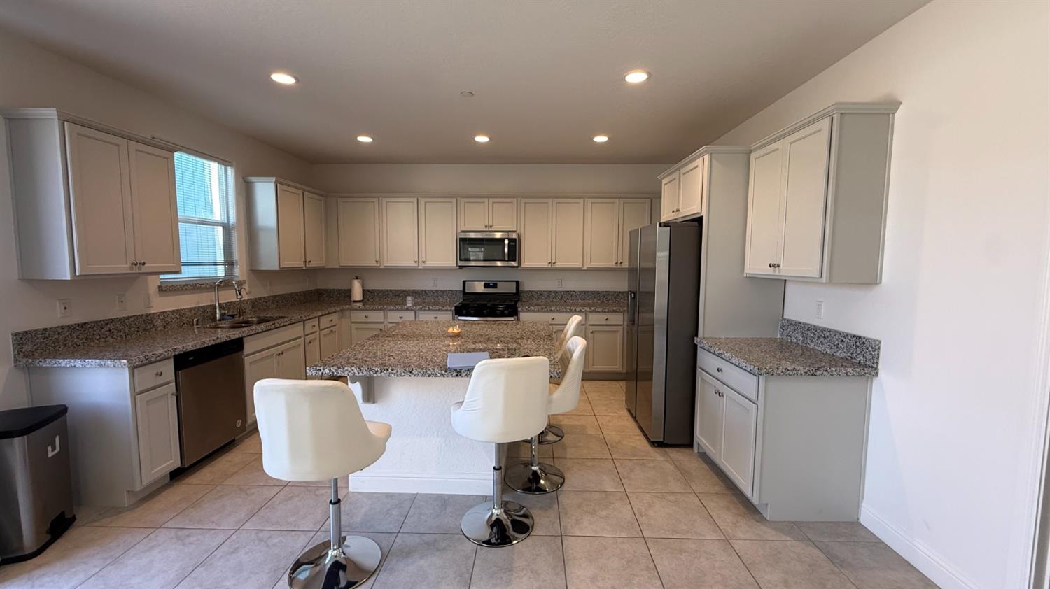 2044 Edwards St, Los Banos, CA 93635