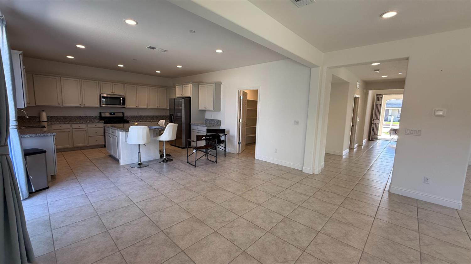 2044 Edwards St, Los Banos, CA 93635