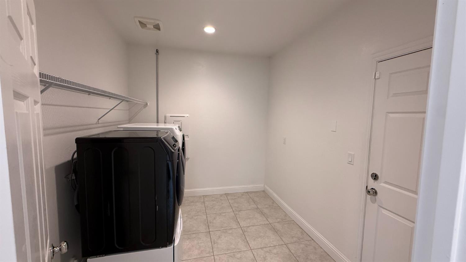 2044 Edwards St, Los Banos, CA 93635