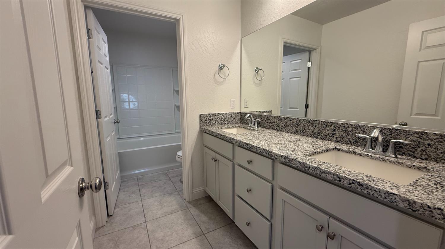 2044 Edwards St, Los Banos, CA 93635