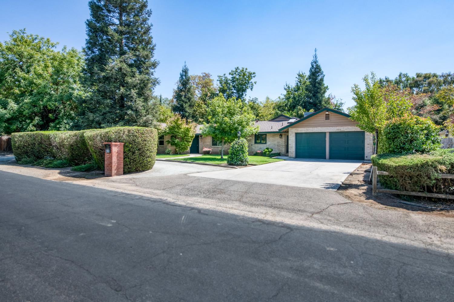 420 E Pontiac Way, Fresno, CA 93704