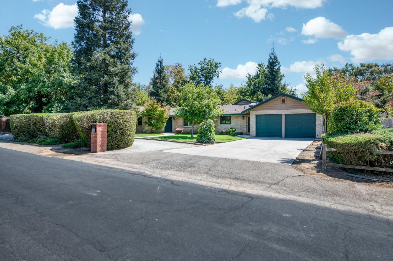 420 E Pontiac Way, Fresno, CA 93704