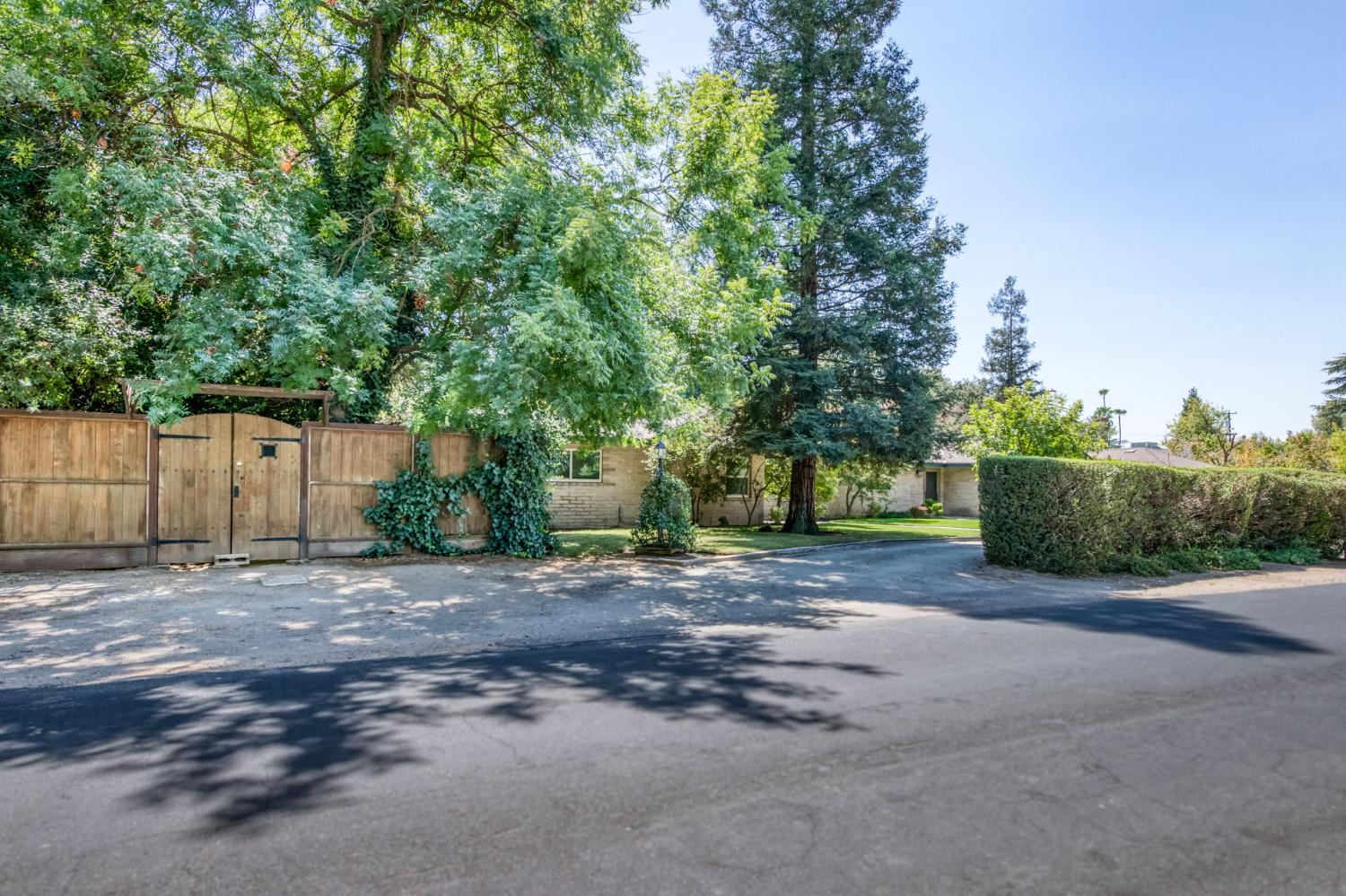 420 E Pontiac Way, Fresno, CA 93704