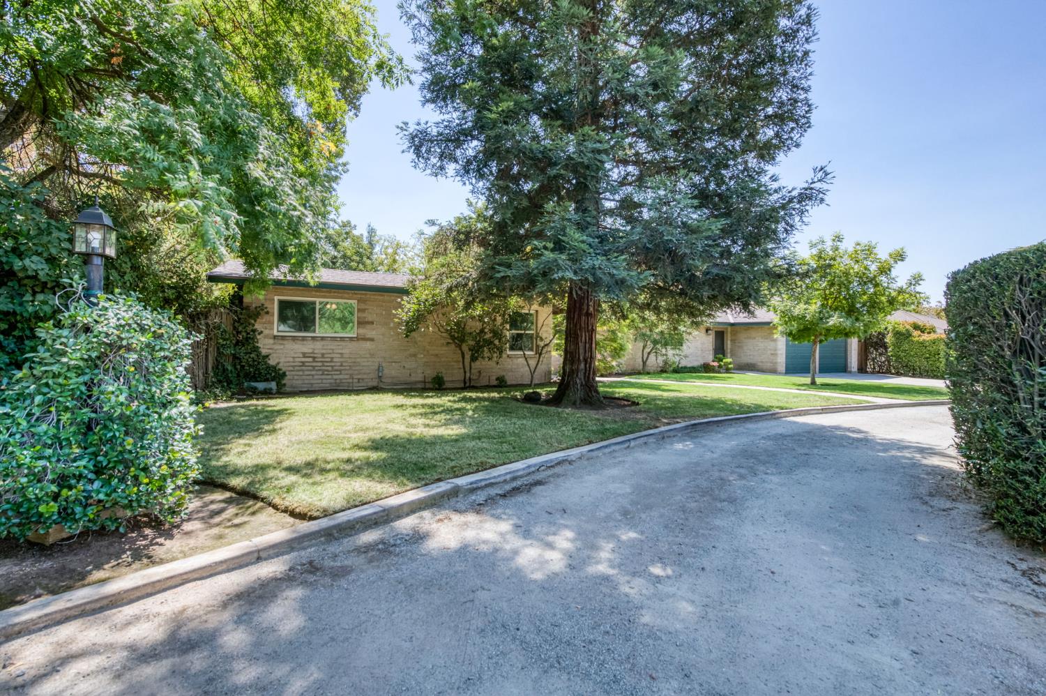420 E Pontiac Way, Fresno, CA 93704
