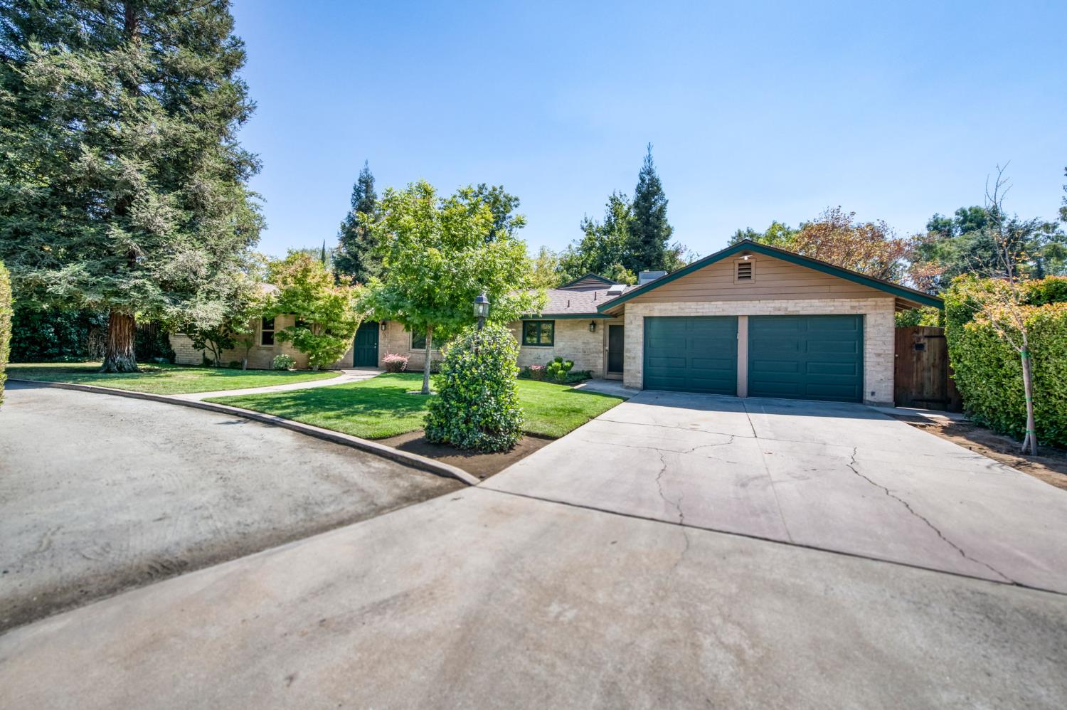 420 E Pontiac Way, Fresno, CA 93704