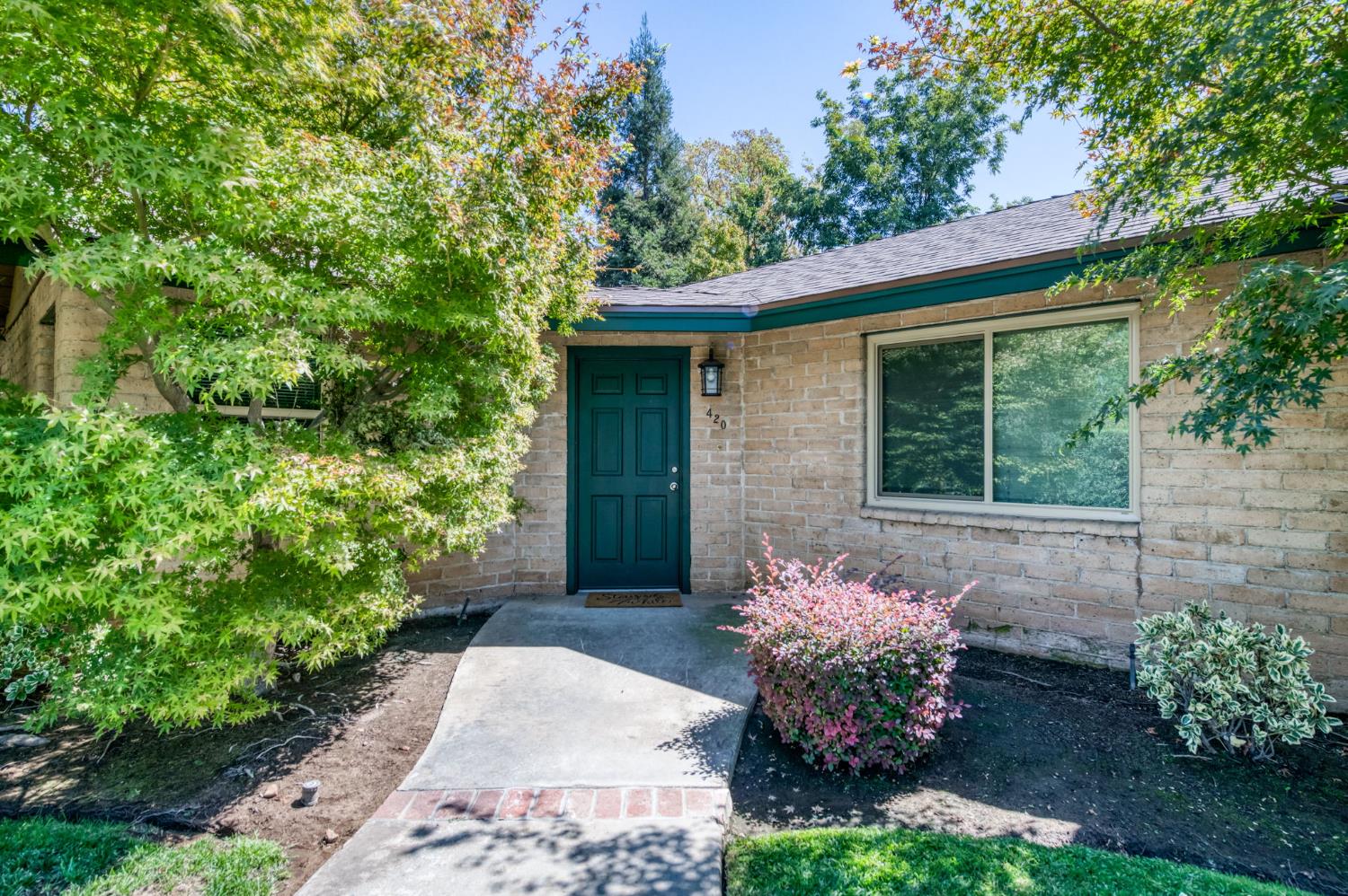 420 E Pontiac Way, Fresno, CA 93704