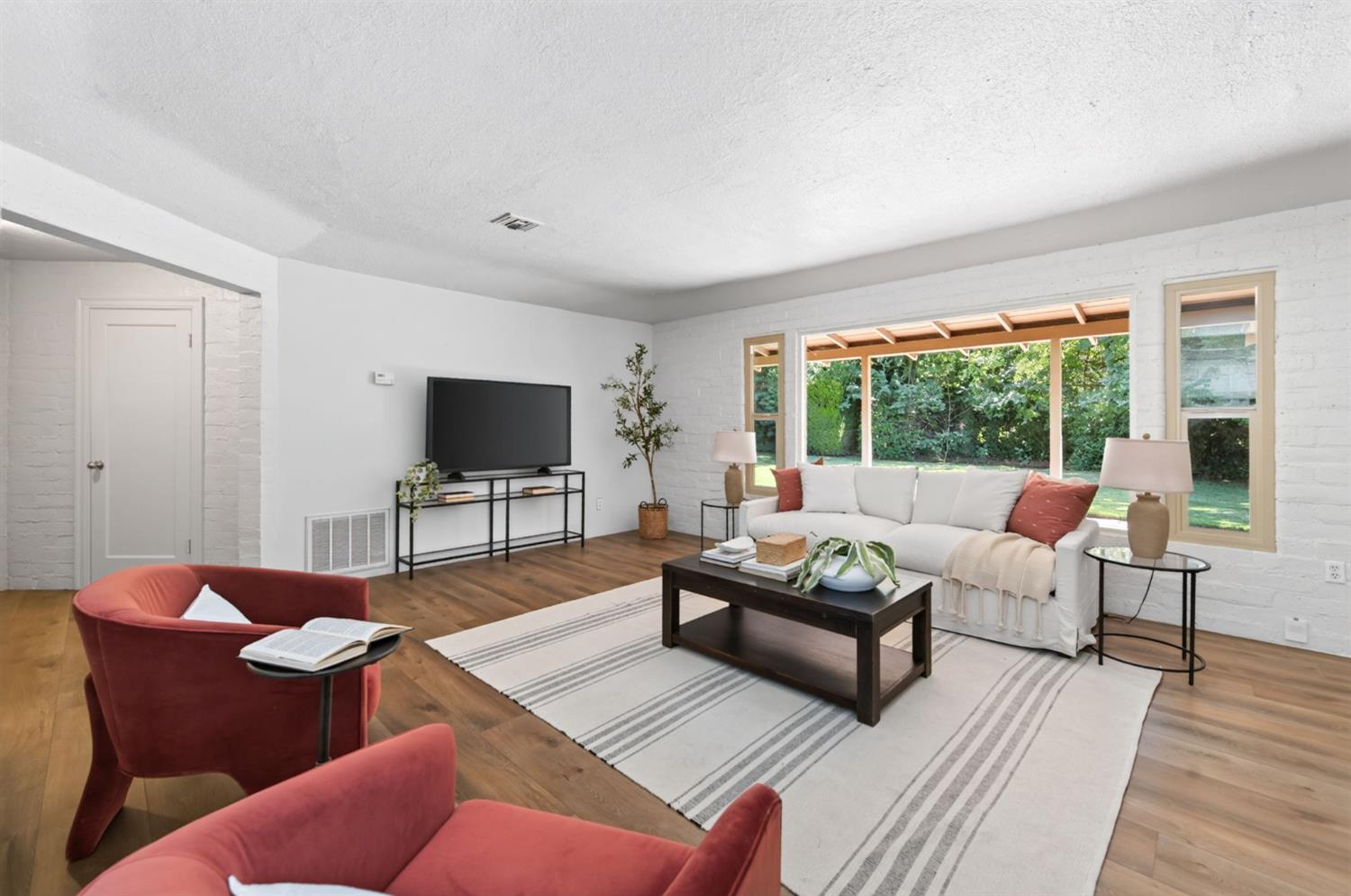 420 E Pontiac Way, Fresno, CA 93704