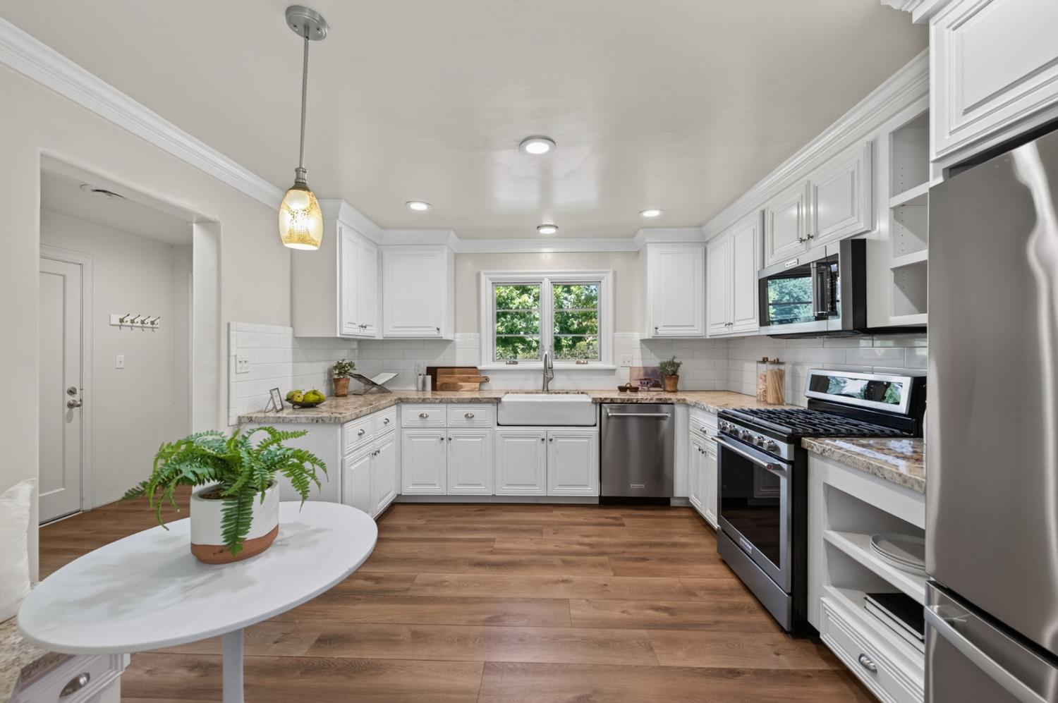 420 E Pontiac Way, Fresno, CA 93704