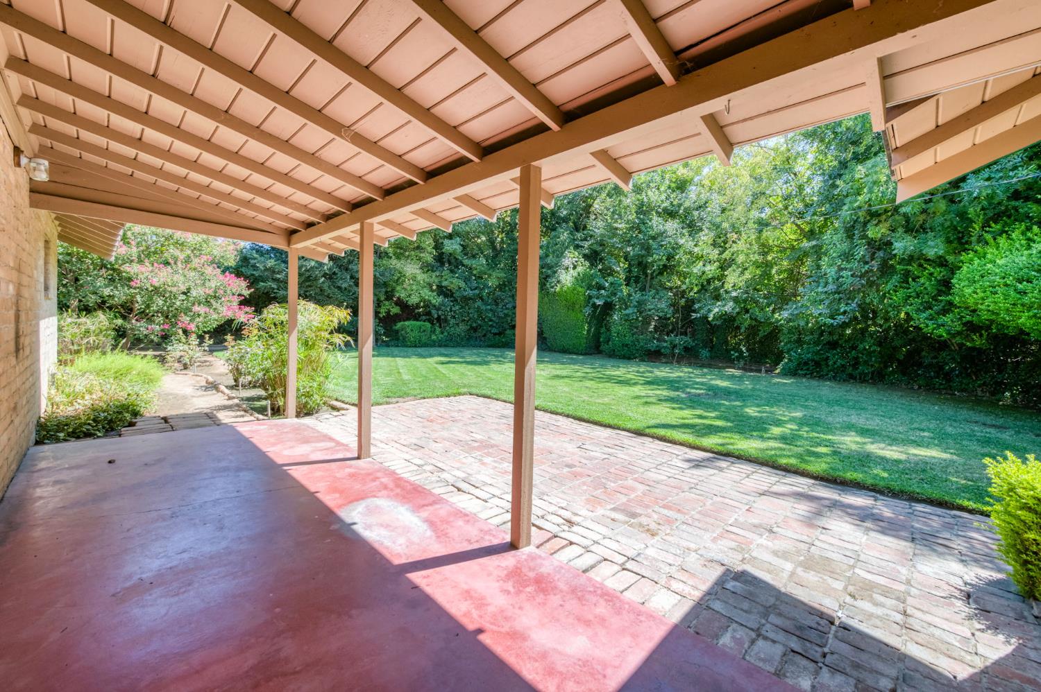 420 E Pontiac Way, Fresno, CA 93704