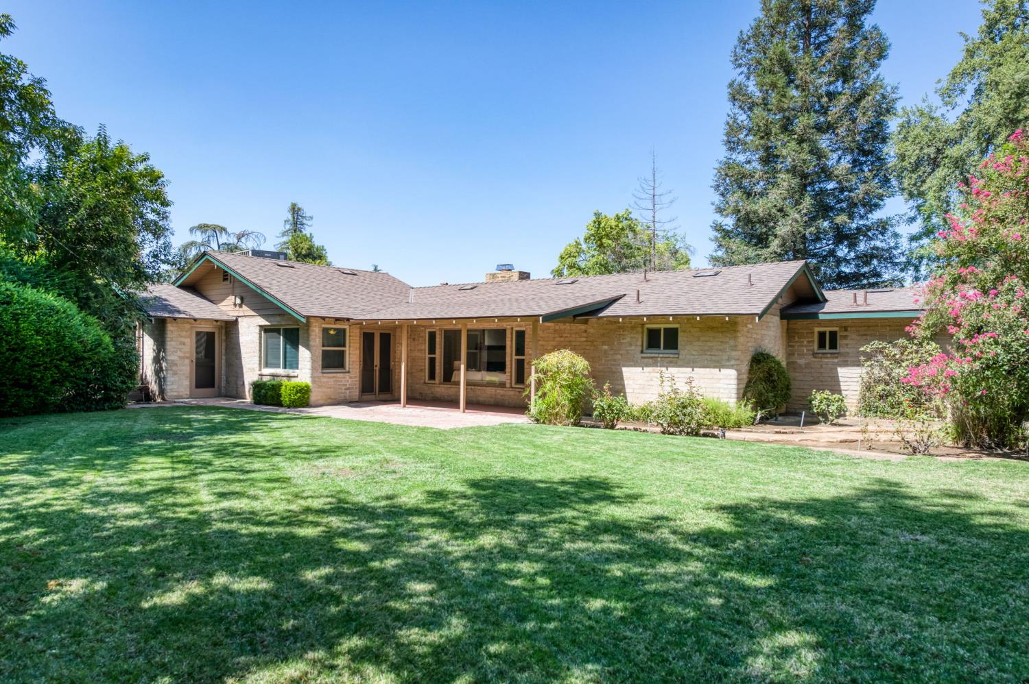 420 E Pontiac Way, Fresno, CA 93704
