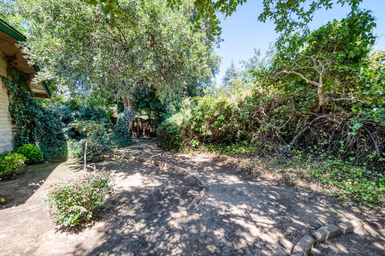 420 E Pontiac Way, Fresno, CA 93704