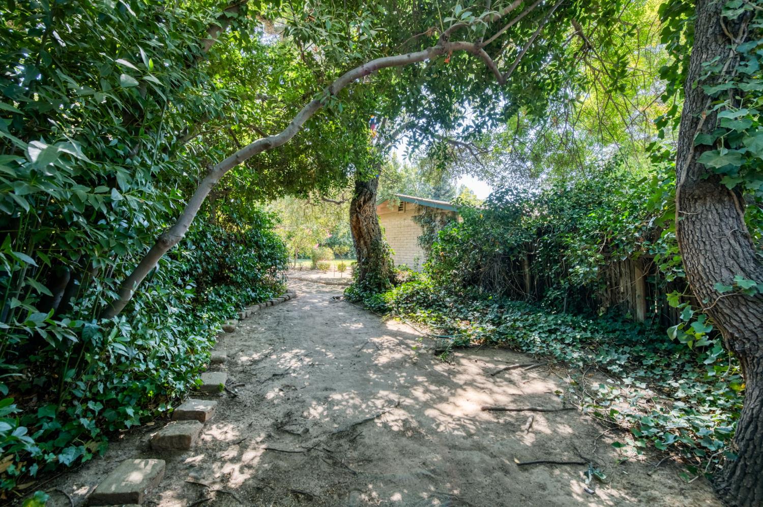 420 E Pontiac Way, Fresno, CA 93704