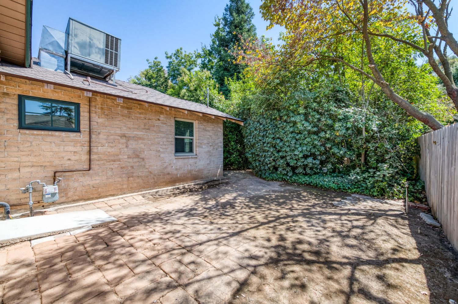 420 E Pontiac Way, Fresno, CA 93704