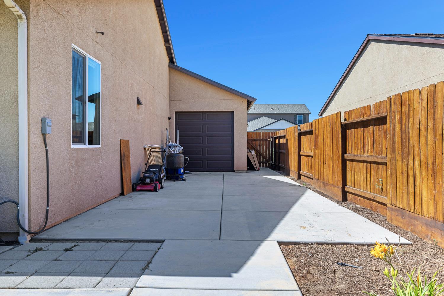 6756 E Brown Ave, Fresno, CA 93727