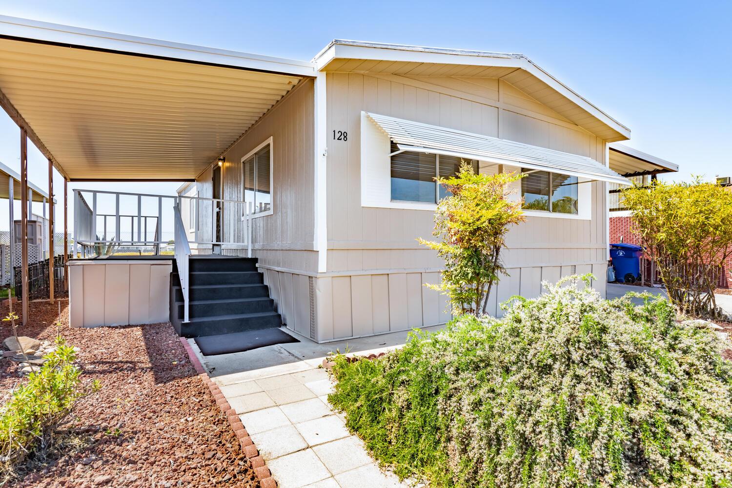 1001 Sylmar Ave #128, Clovis, CA 93612