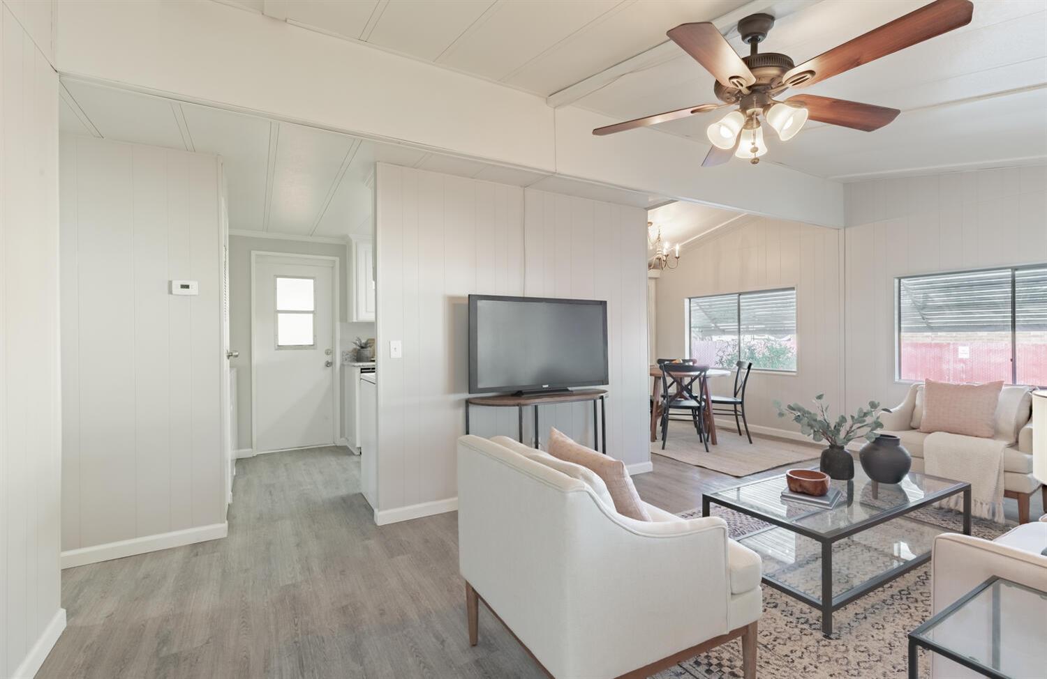 1001 Sylmar Ave #128, Clovis, CA 93612