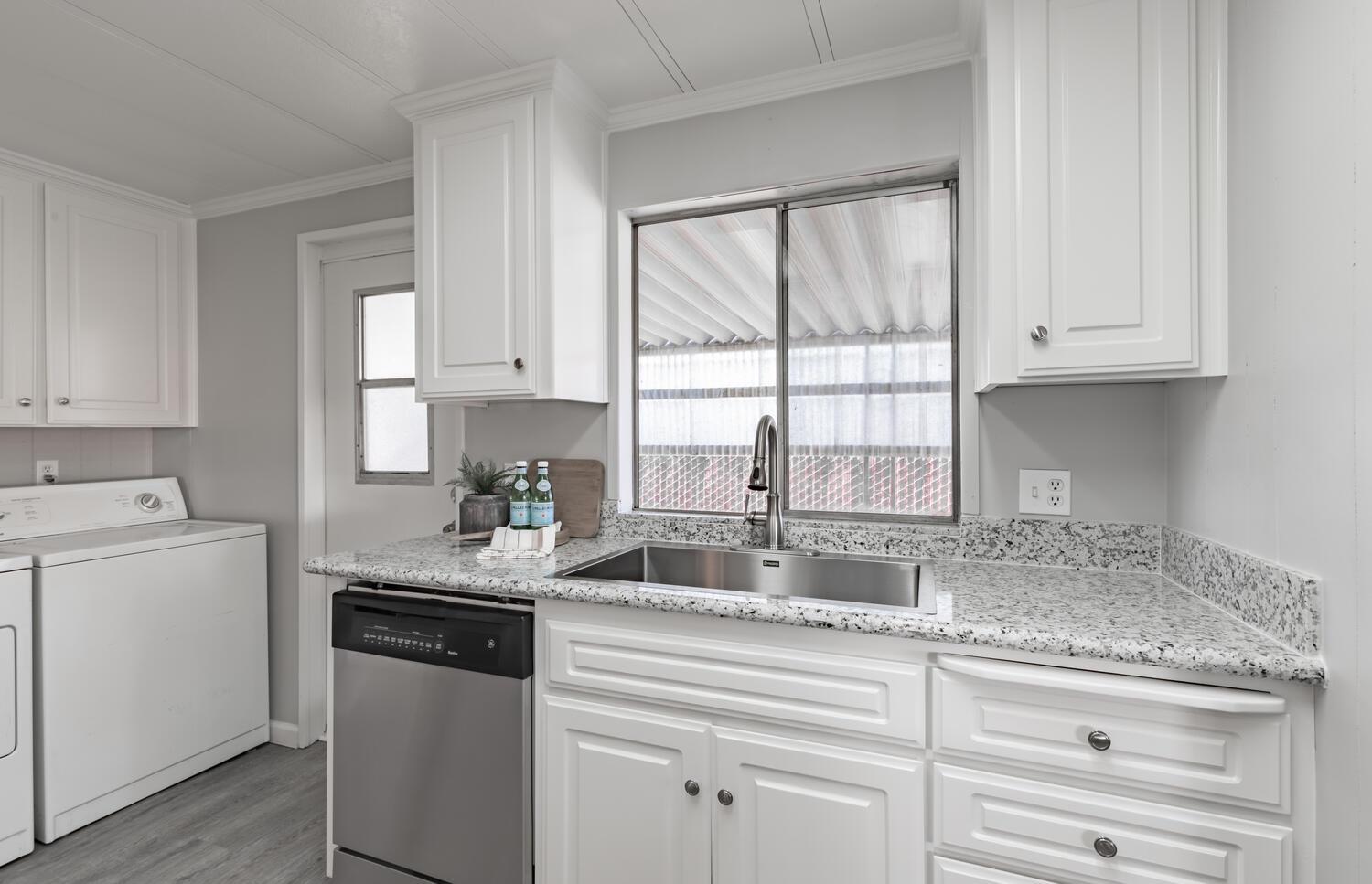 1001 Sylmar Ave #128, Clovis, CA 93612