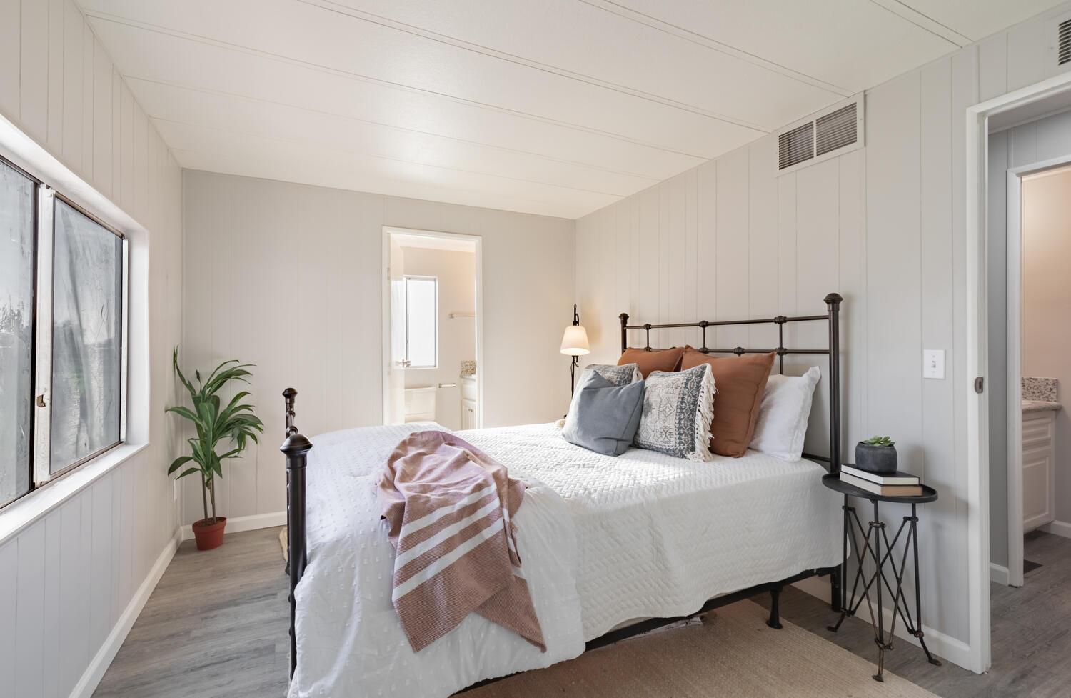 1001 Sylmar Ave #128, Clovis, CA 93612