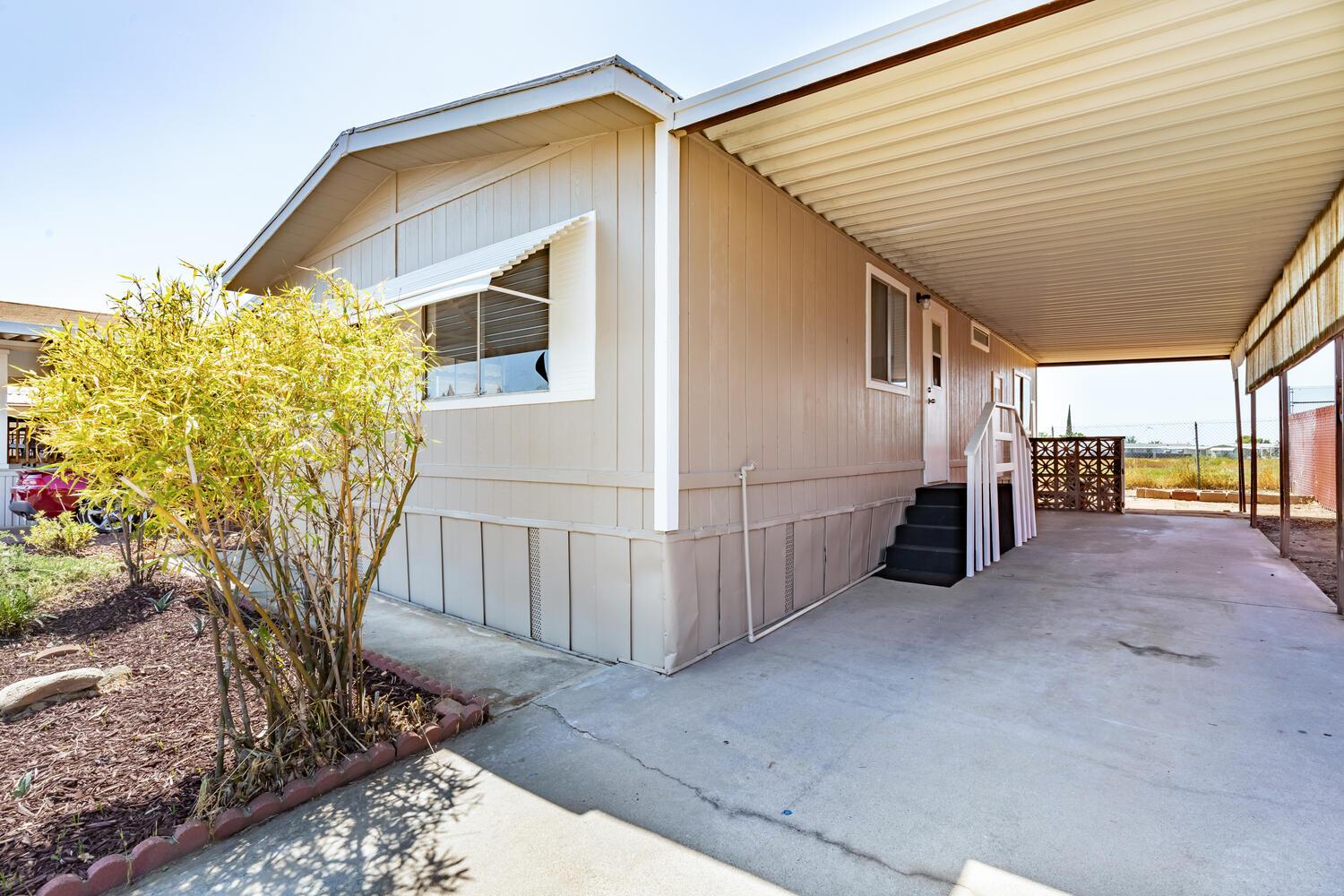 1001 Sylmar Ave #128, Clovis, CA 93612