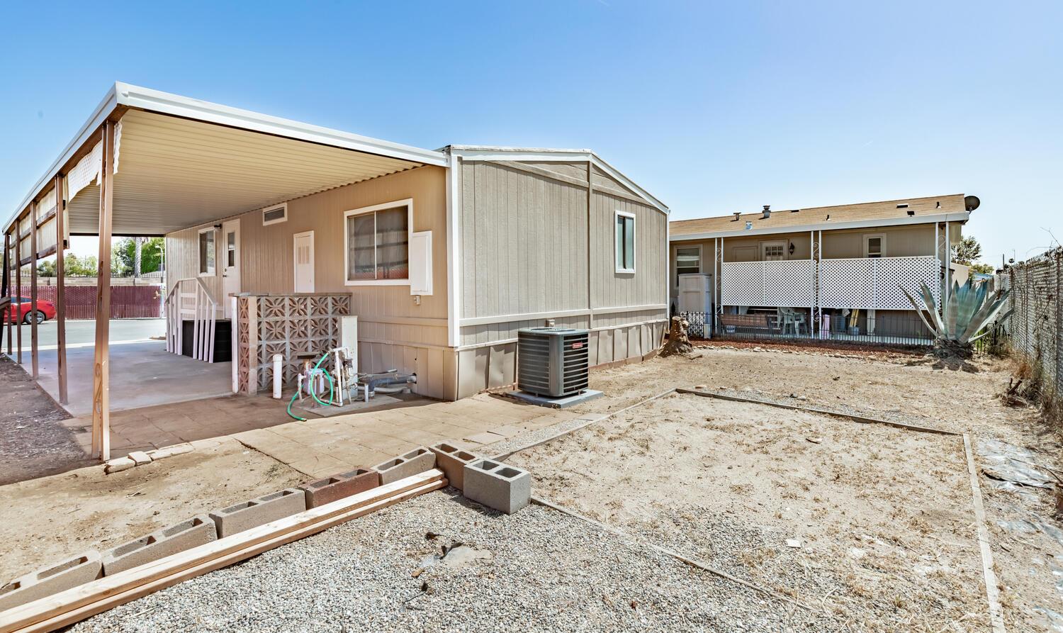 1001 Sylmar Ave #128, Clovis, CA 93612