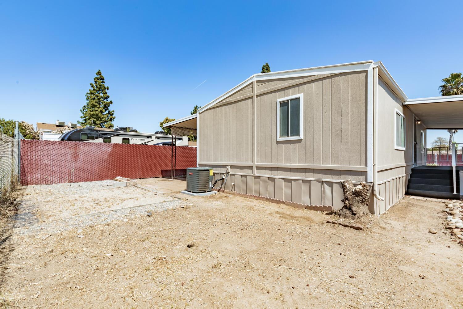 1001 Sylmar Ave #128, Clovis, CA 93612