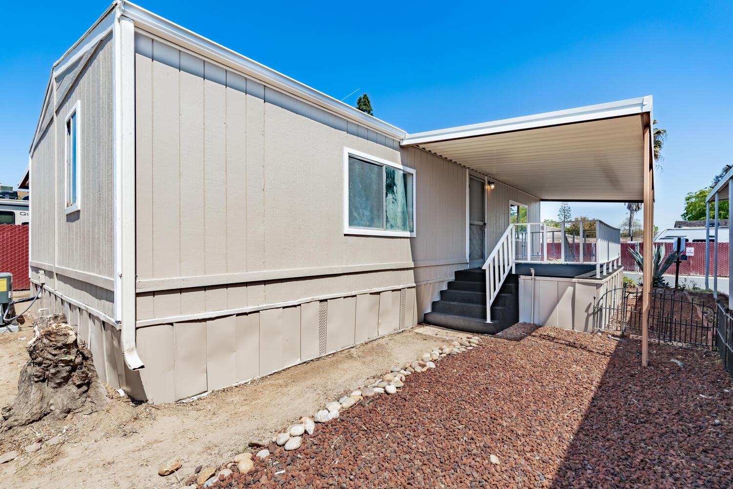 1001 Sylmar Ave #128, Clovis, CA 93612