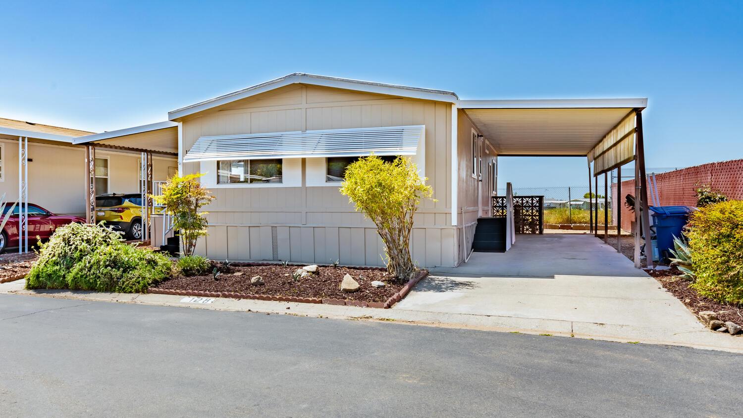 1001 Sylmar Ave #128, Clovis, CA 93612
