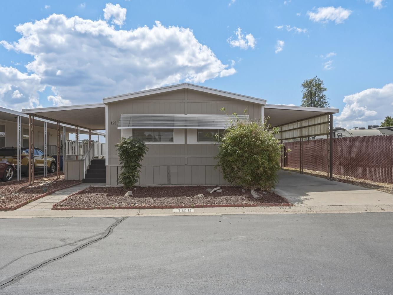 1001 Sylmar Ave #128, Clovis, CA 93612