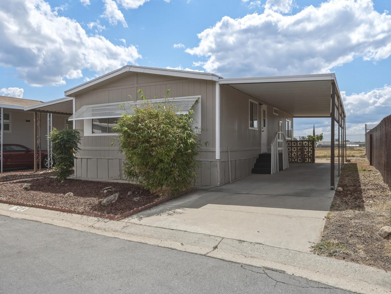 1001 Sylmar Ave #128, Clovis, CA 93612