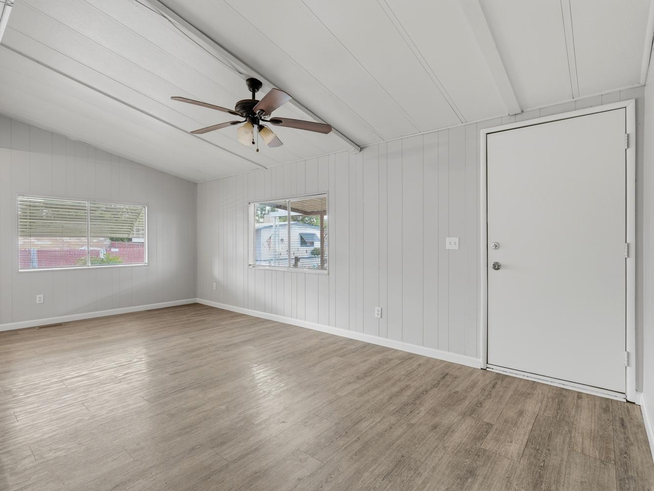 1001 Sylmar Ave #128, Clovis, CA 93612